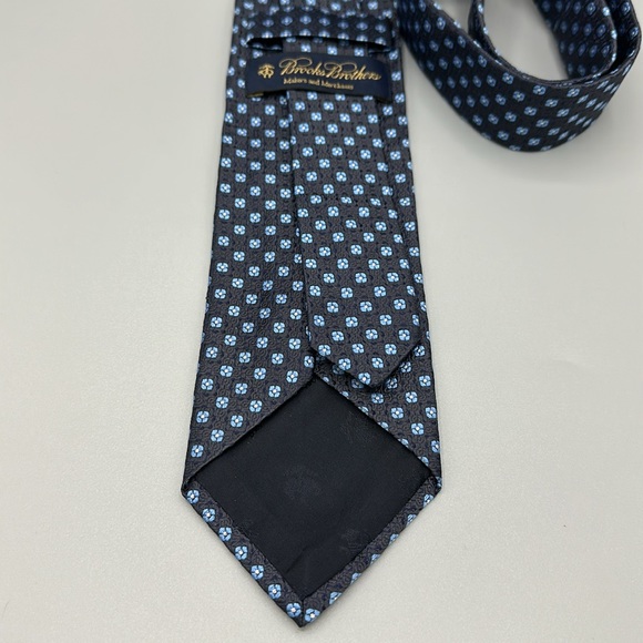 Brooks Brothers Tie - Picture 2 of 4